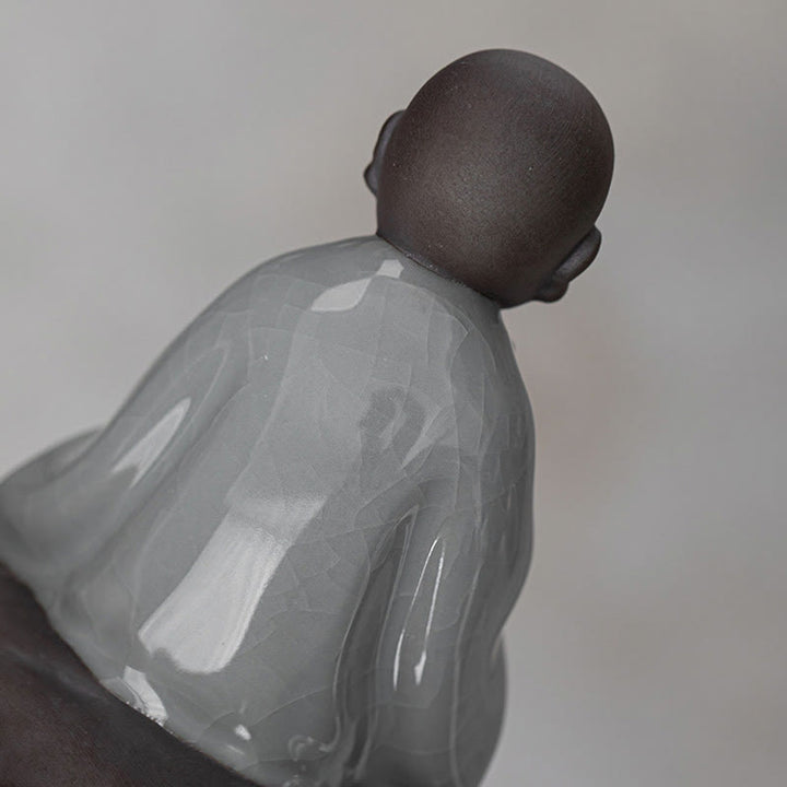 Buddha Stones Piccolo monaco Zen Cappello Colino Accessori da tè in ceramica Figurina Decorazione per la casa
