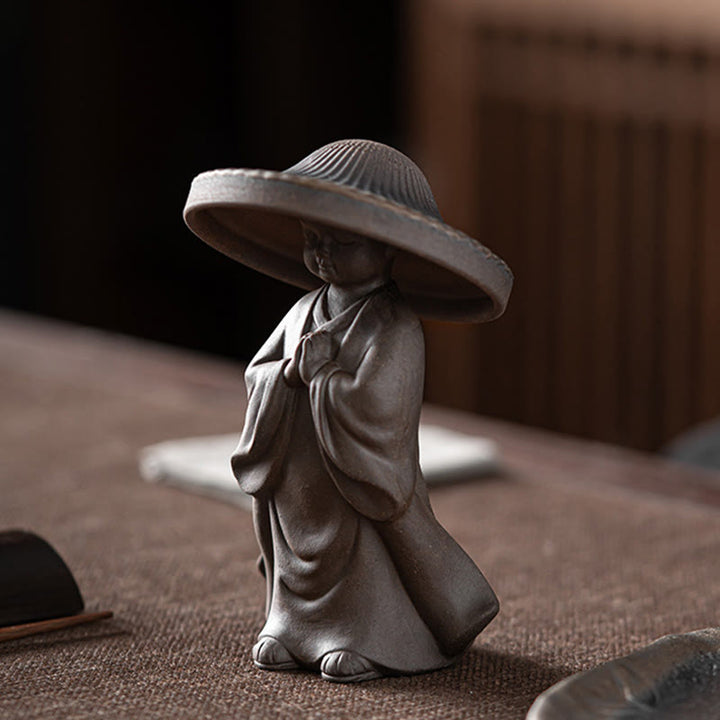 Buddha Stones Piccolo monaco marrone Cappello Colino Ceramica Accessori per il tè Figurina Zen Casa Scrivania Decorazione