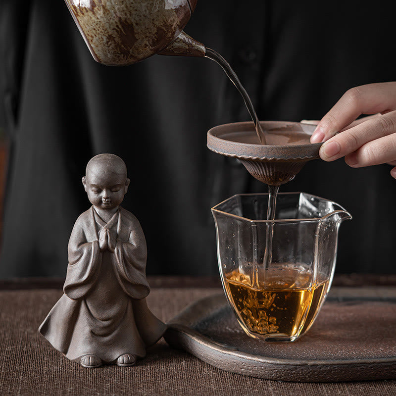 Buddha Stones Piccolo monaco marrone Cappello Colino Ceramica Accessori per il tè Figurina Zen Casa Scrivania Decorazione
