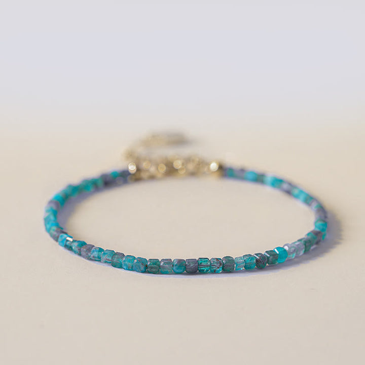 Braccialetto motivazionale a forma di cuore in rame placcato oro 14k con perline ultrasottili in apatite da 2,5 mm di Buddha Stone