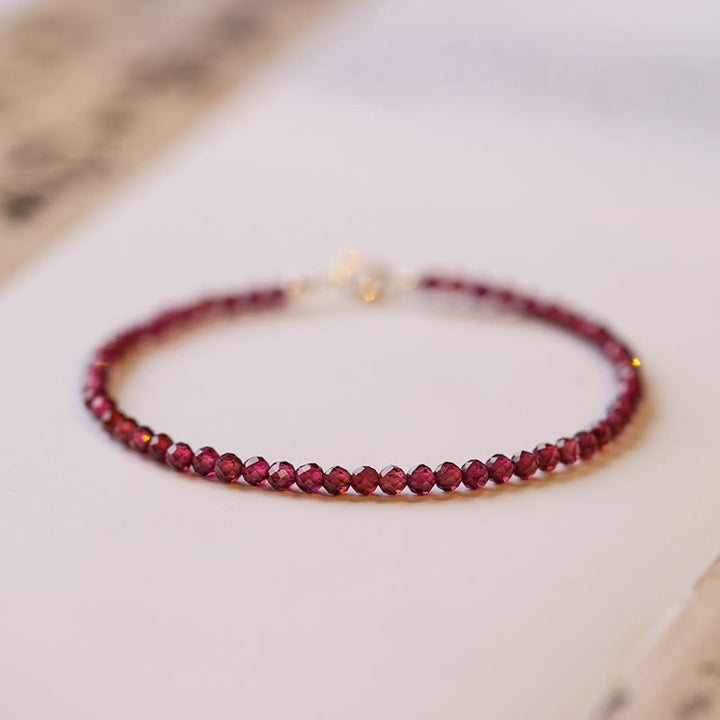 Braccialetto di protezione con perline ultrasottili di granato naturale piccolo da 3 mm Buddha Stones