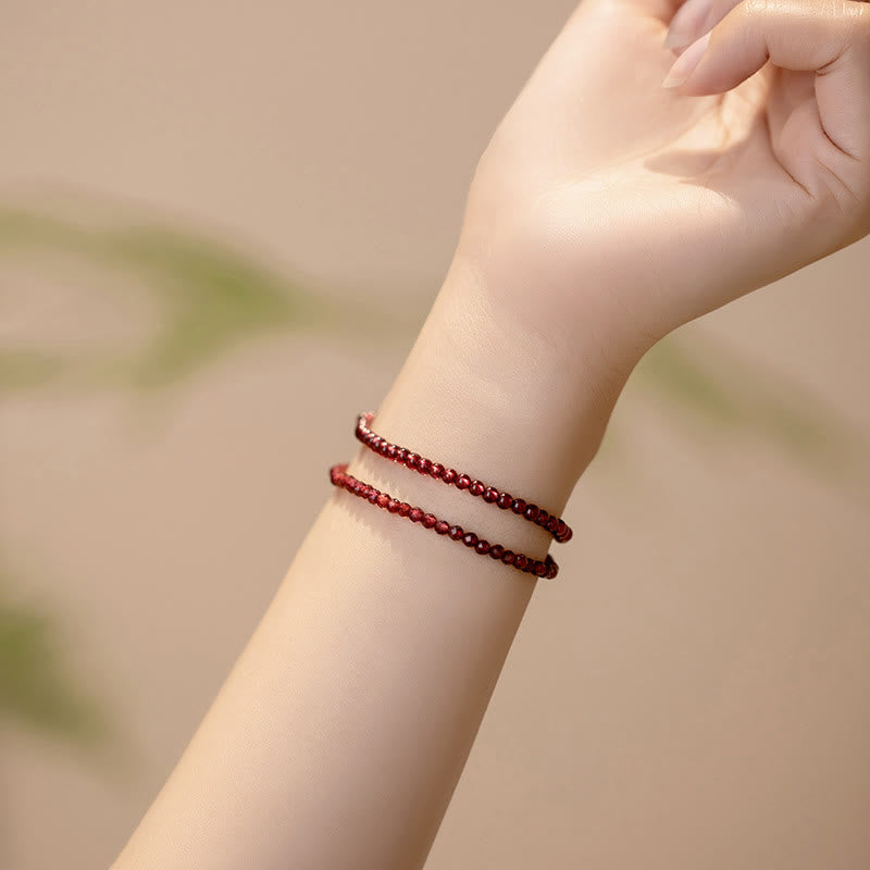 Braccialetto di protezione con perline ultrasottili di granato naturale piccolo da 3 mm Buddha Stones
