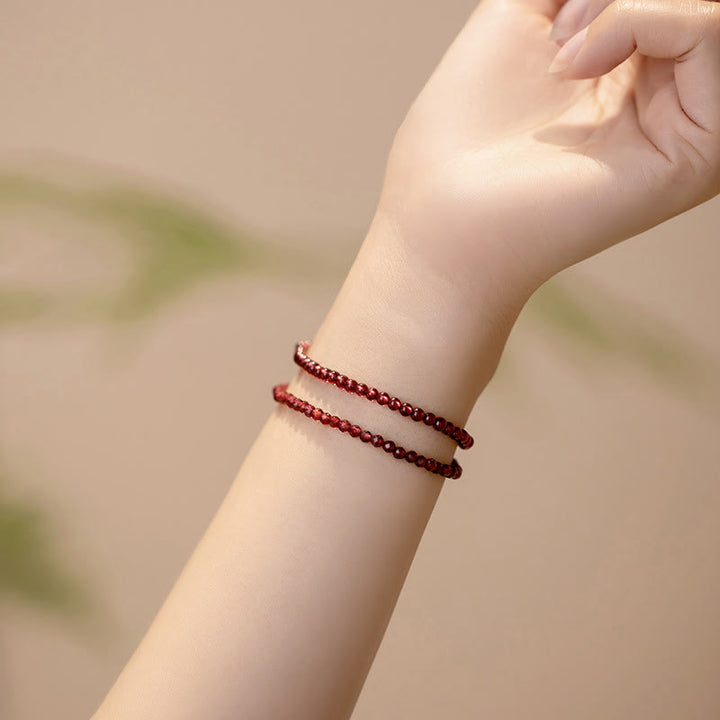 Braccialetto di protezione con perline ultrasottili di granato naturale piccolo da 3 mm Buddha Stones