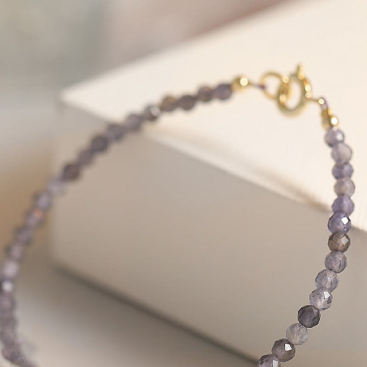 Braccialetto di comunicazione in rame placcato oro 14k con perline ultrasottili in ametista e iolite da 3 mm Buddha Stones