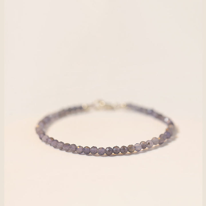 Braccialetto di comunicazione in rame placcato oro 14k con perline ultrasottili in ametista e iolite da 3 mm Buddha Stones