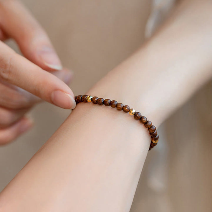 Braccialetto di protezione con perline di rame placcate in oro 14K e legno di sandalo ultrasottile da 4 mm Buddha Stones