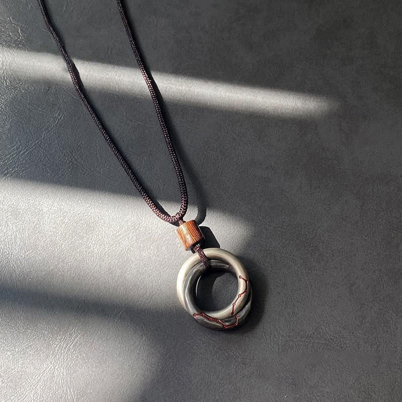 Collana con ciondolo portafortuna del Grande Carro con Buddha Stones in rame Qiankun Hoop