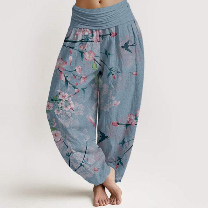 Pantaloni harem da donna con elastico in vita e motivo Buddha Stones in cotone con fiori di pesco e oche volanti - FiordalisoBlu - US22, UK/AU26, EU54 (6XL) - image 7