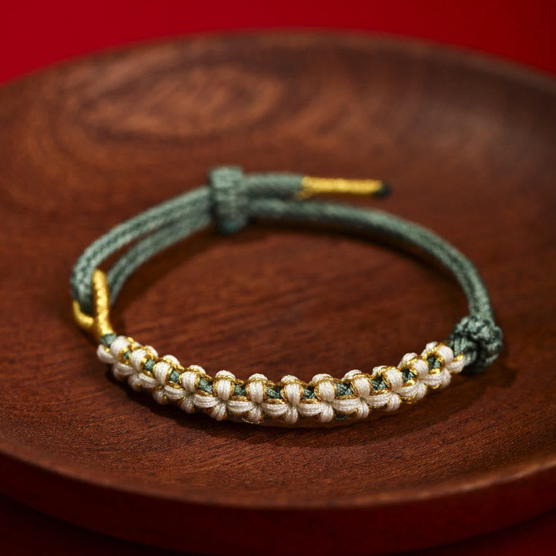 Bracciale intrecciato con nodo di collegamento in fili d'oro tibetani con pietre Buddha Stones e fiori di pesco colorati