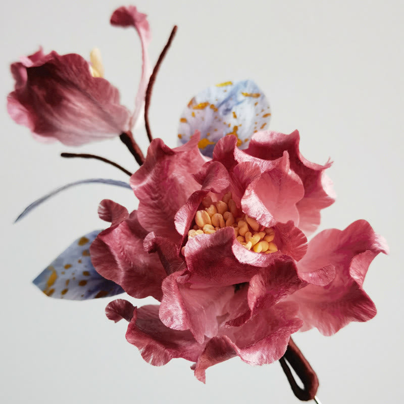 Spilla a forma di fiore rosso in seta di gelso con Buddha Stones, realizzata a mano