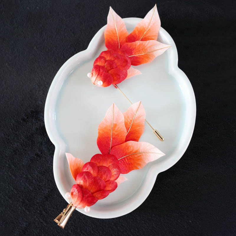 Spilla per capelli con foglie di pesce koi rosso in seta di gelso, fatta a mano, con Buddha Stones , Yangzhou, fiore di velluto