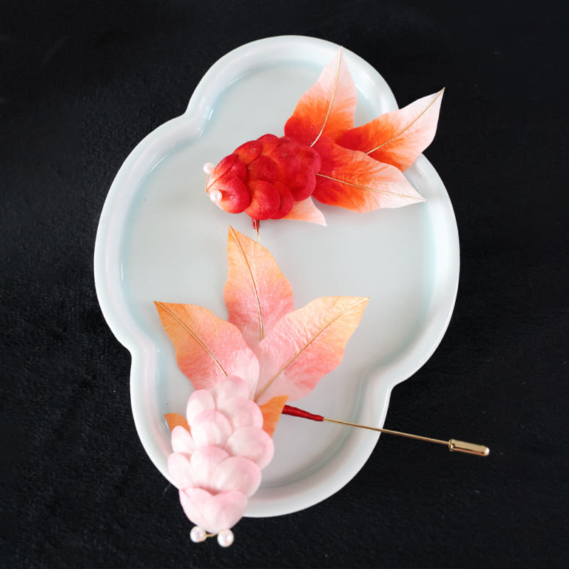 Spilla per capelli con foglie di pesce koi rosso in seta di gelso, fatta a mano, con Buddha Stones , Yangzhou, fiore di velluto