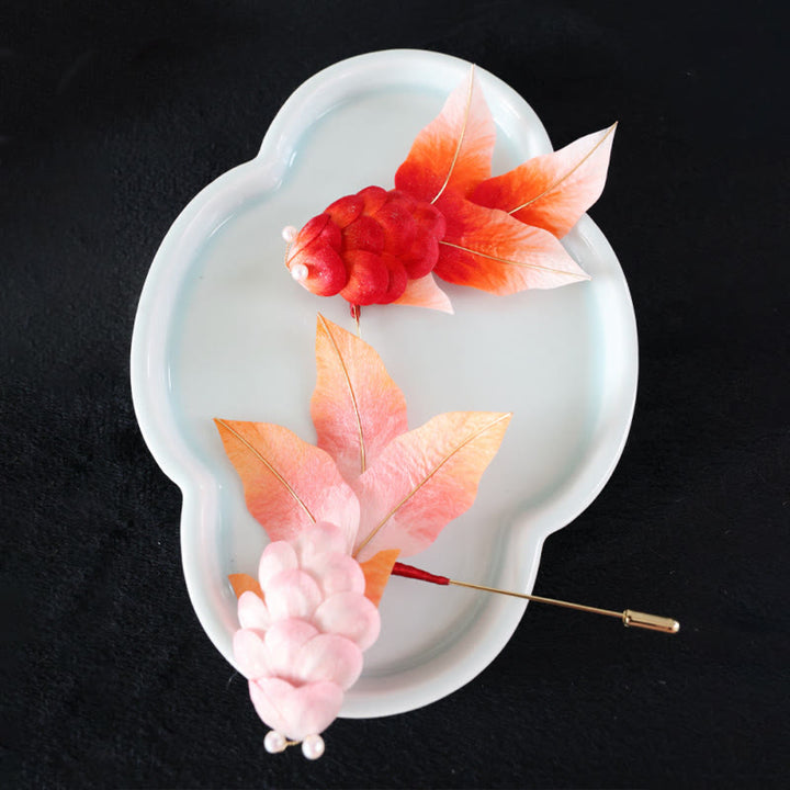 Spilla per capelli con foglie di pesce koi rosso in seta di gelso, fatta a mano, con Buddha Stones , Yangzhou, fiore di velluto