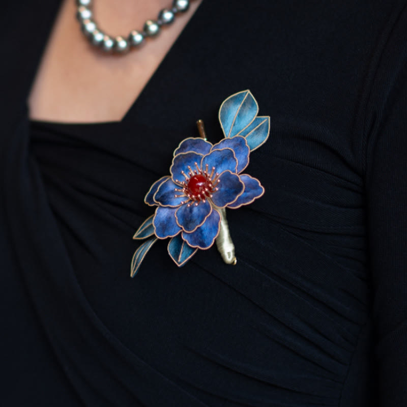 Spilla di fiori blu in seta di Buddha Stones con fiori di velluto di Yangzhou fatti a mano