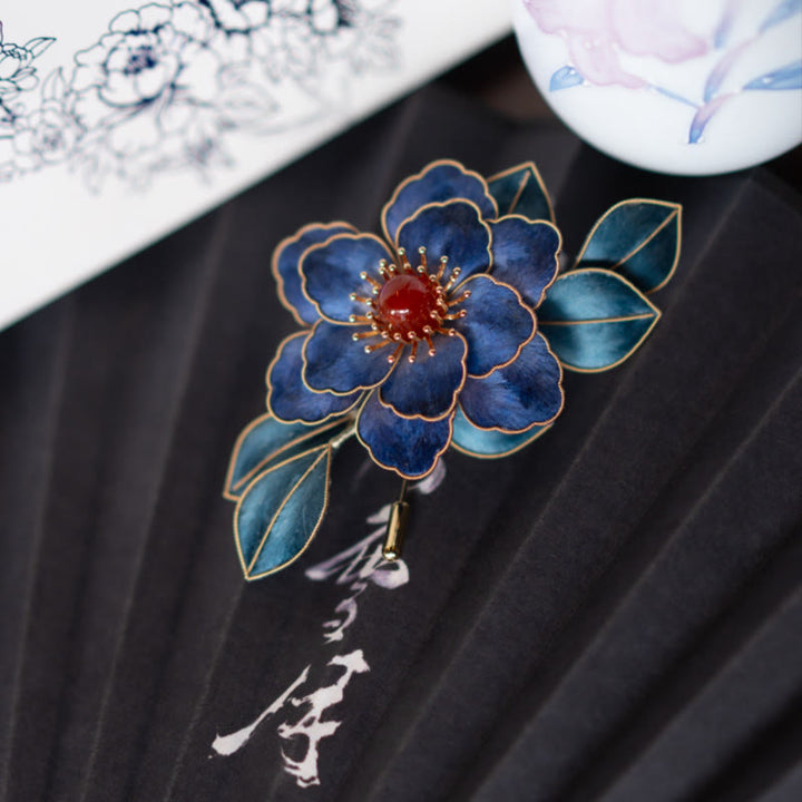Spilla di fiori blu in seta di Buddha Stones con fiori di velluto di Yangzhou fatti a mano