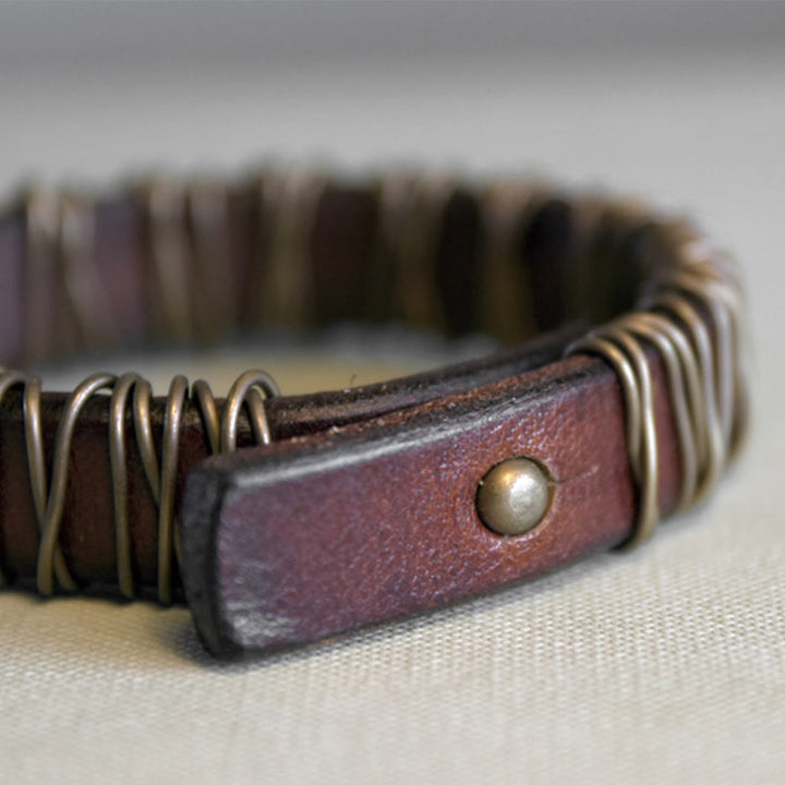 Braccialetto di bilanciamento in ottone e rame con Buddha Stones in pelle vintage