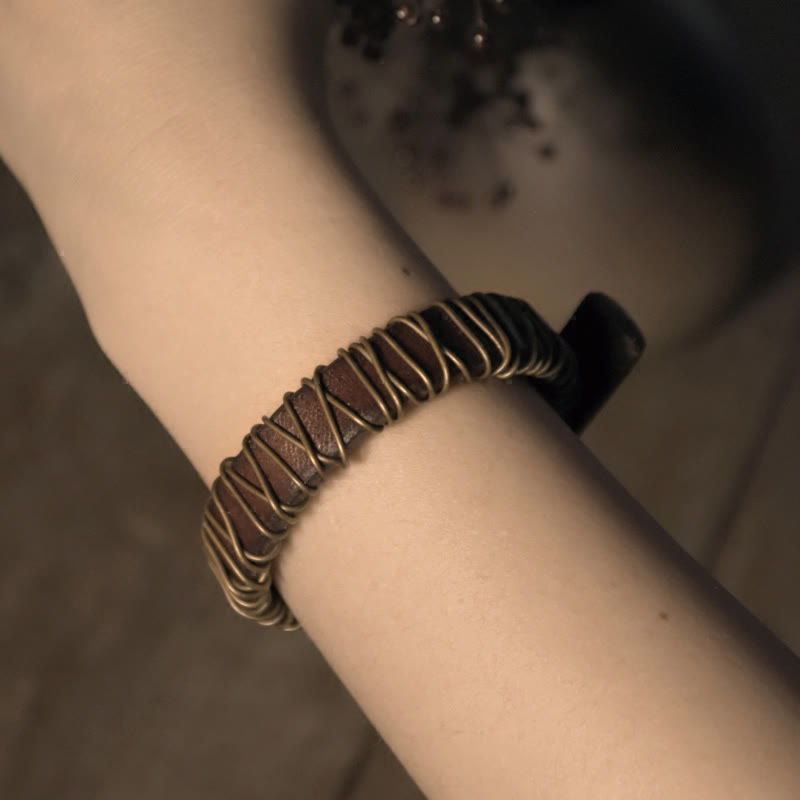 Braccialetto di bilanciamento in ottone e rame con Buddha Stones in pelle vintage