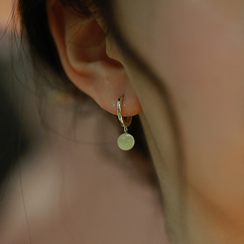 Orecchini della prosperità con perline di giada rotonde in Buddha Stones - image 3