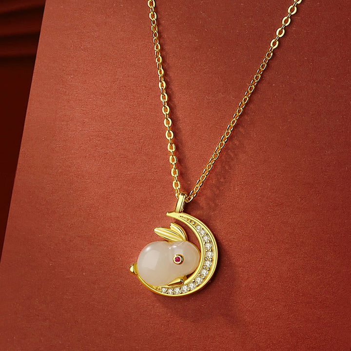 Buddha Stones 925 Sterling Silver Hetian Giada Bianca Coniglio Crescent Moon Luck Collana Pendente