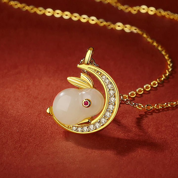 Buddha Stones 925 Sterling Silver Hetian Giada Bianca Coniglio Crescent Moon Luck Collana Pendente