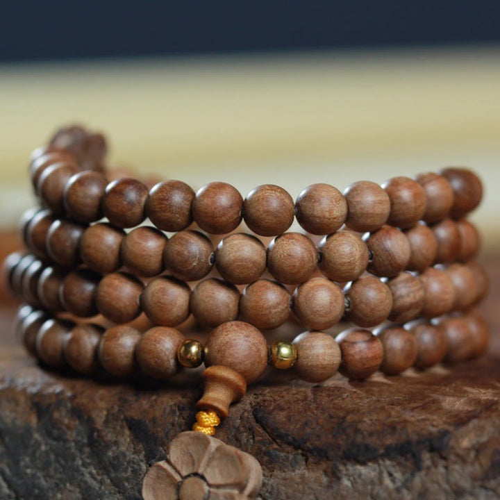 Bracciale Mala di guarigione con ciondolo in legno di sandalo e fiori di prugna Buddha Stones