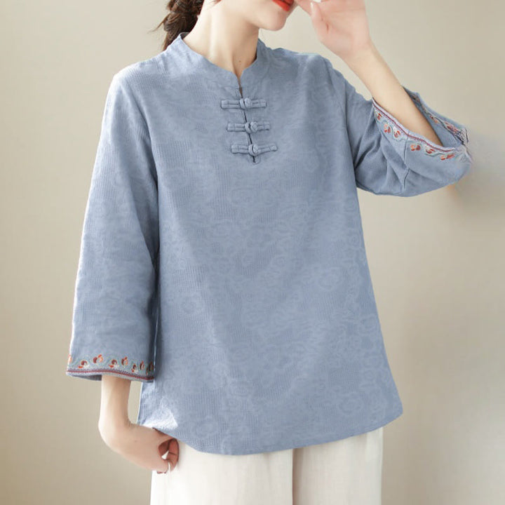 Camicia da donna in cotone e lino con maniche a tre quarti, modello girocollo, in jacquard casual con bottoni a rana e motivo Buddha Stones - image 13