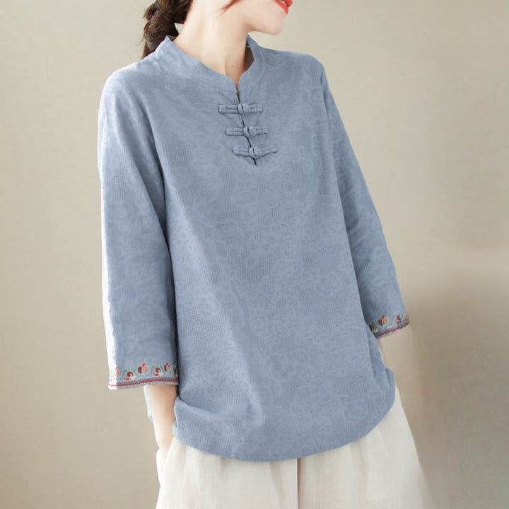 Camicia da donna in cotone e lino con maniche a tre quarti, modello girocollo, in jacquard casual con bottoni a rana e motivo Buddha Stones - image 17