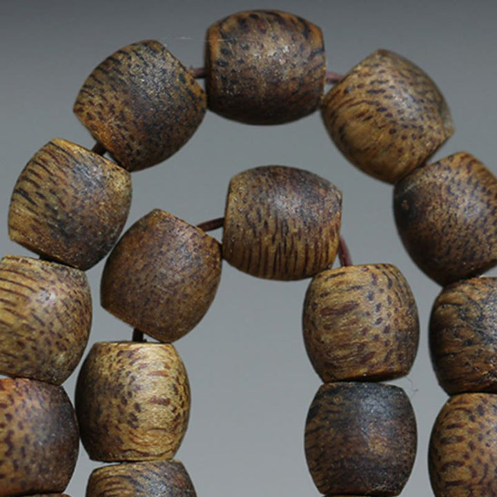 Buddha Stones 108 perline Mala da 6 mm con perline cilindriche Hainan Verde Qinan Bracciale calmo in legno di agar