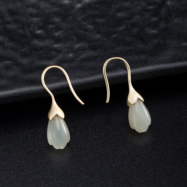 Orecchini pendenti Buddha Stones in argento sterling 925 con giada Hetian e magnolia