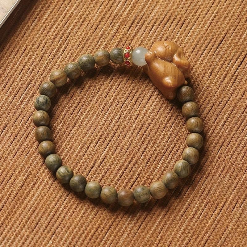 Braccialetto positivo con coniglio carino in legno di sandalo verde e oro Buddha Stones