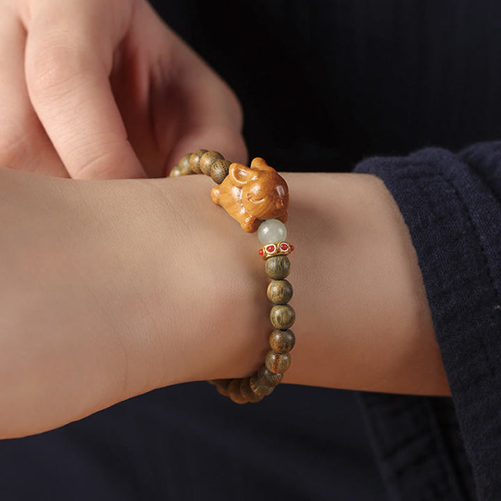 Braccialetto positivo con coniglio carino in legno di sandalo verde e oro Buddha Stones