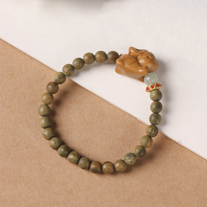 Braccialetto positivo con coniglio carino in legno di sandalo verde e oro Buddha Stones