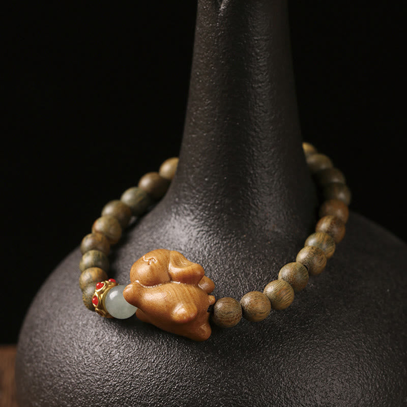 Braccialetto positivo con coniglio carino in legno di sandalo verde e oro Buddha Stones