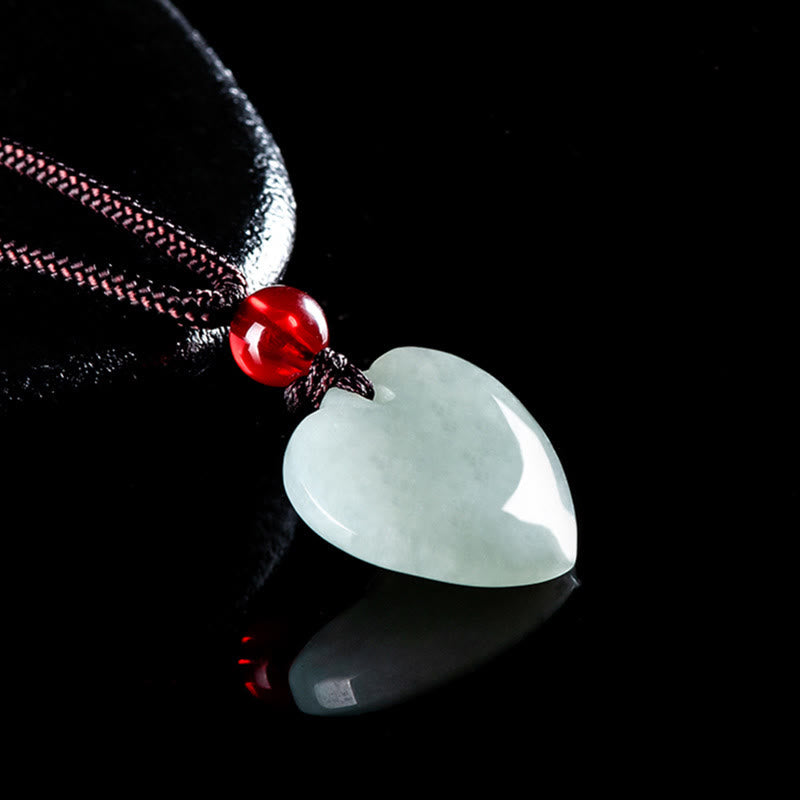 Collana con ciondolo a forma di cuore di giada Buddha Stones e prosperità