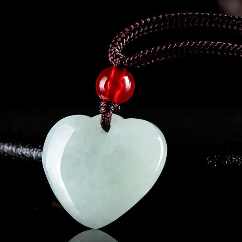 Collana con ciondolo a forma di cuore di giada Buddha Stones e prosperità