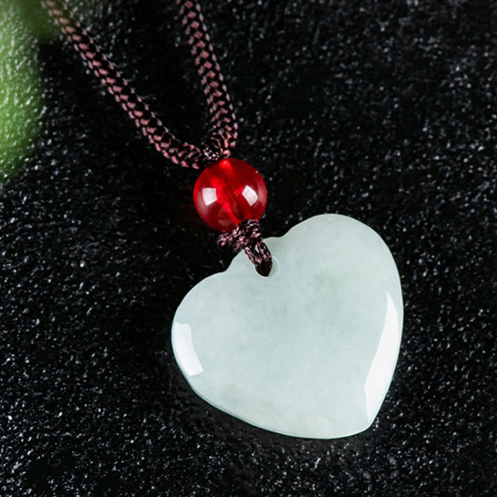 Collana con ciondolo a forma di cuore di giada Buddha Stones e prosperità