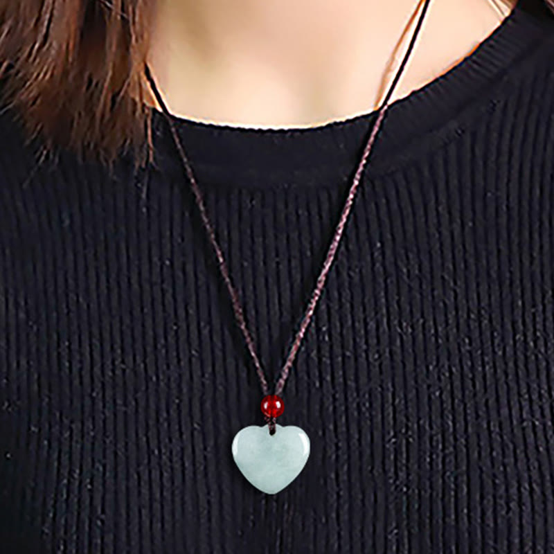 Collana con ciondolo a forma di cuore di giada Buddha Stones e prosperità