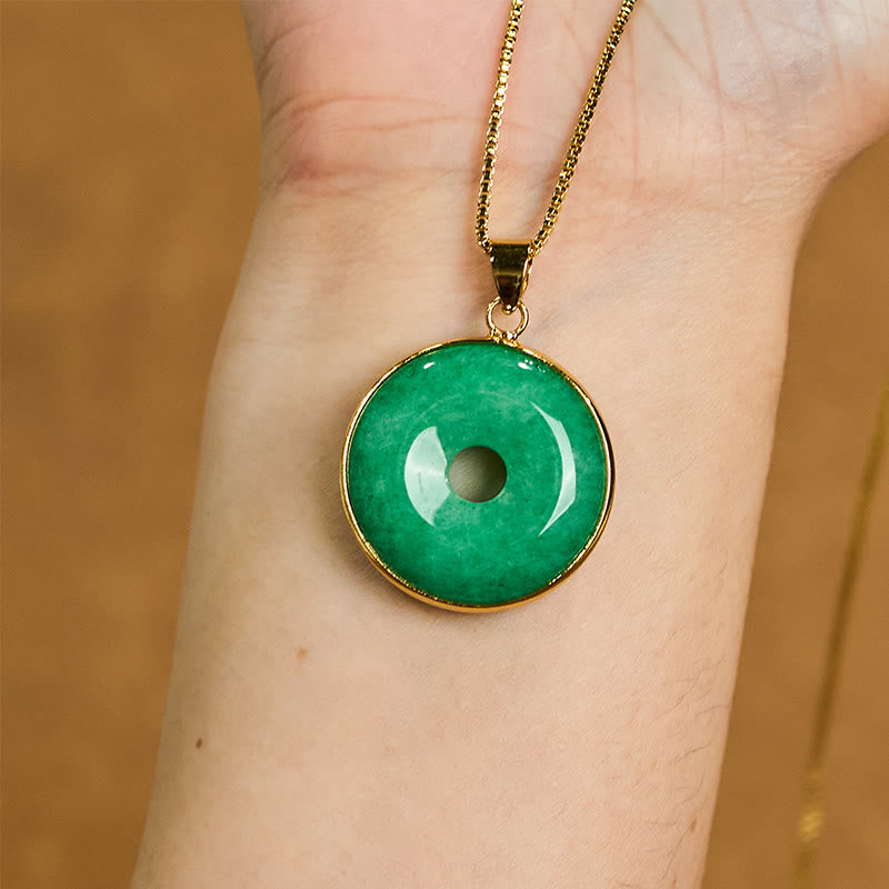 Collana con ciondolo con fibbia della pace in giada ciano naturale Buddha Stones Guarigione Fortuna