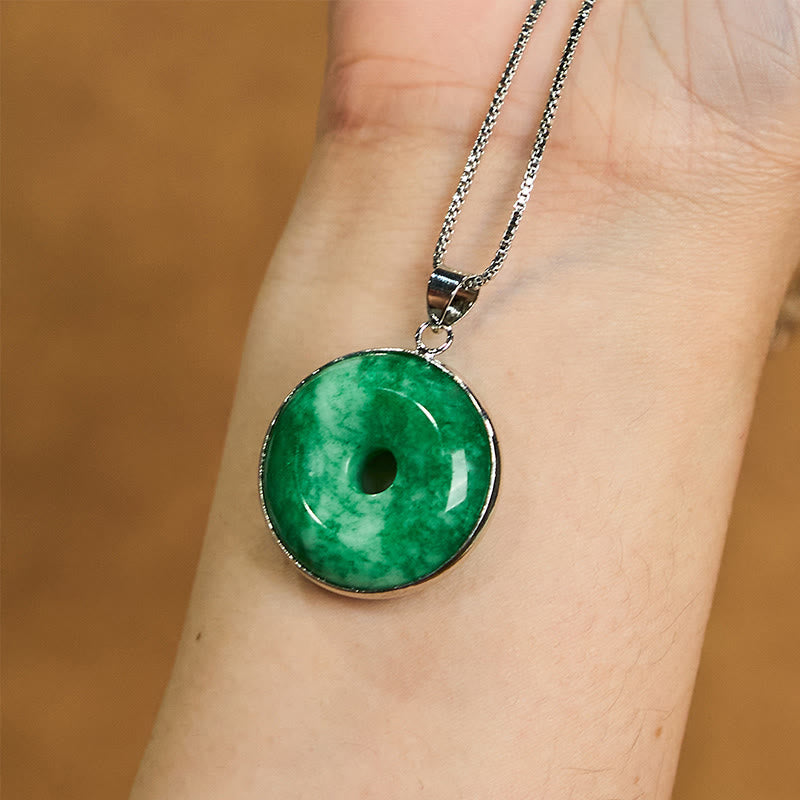 Collana con ciondolo con fibbia della pace in giada ciano naturale Buddha Stones Guarigione Fortuna