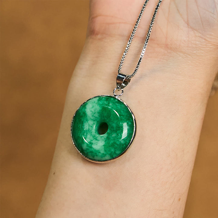 Collana con ciondolo con fibbia della pace in giada ciano naturale Buddha Stones Guarigione Fortuna