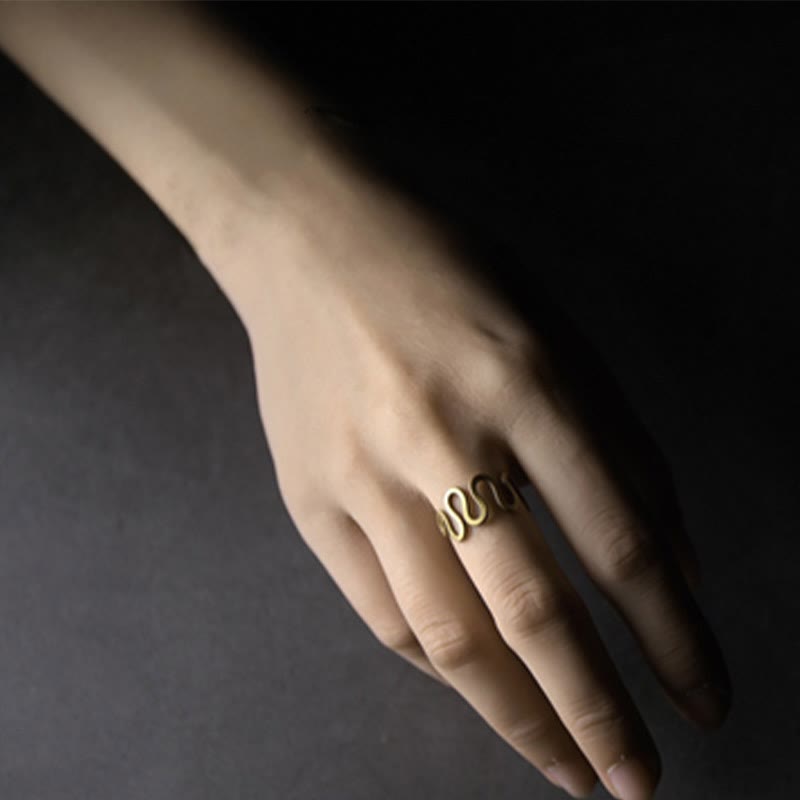 Anello regolabile in rame con design curvo in ottone semplice Buddha Stones, fortuna e ricchezza