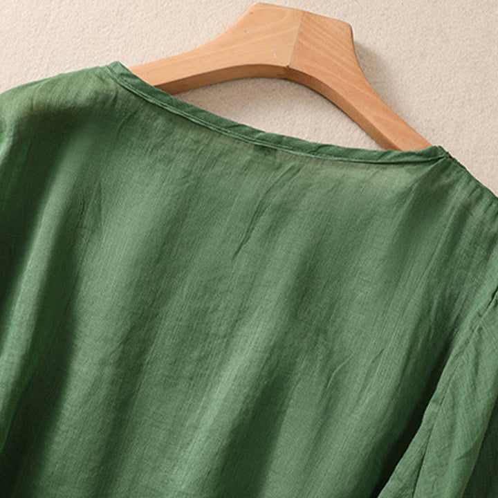 T-shirt da donna a maniche corte con scollo rotondo e ricamo floreale a tinta unita Buddha Stones. - image 21
