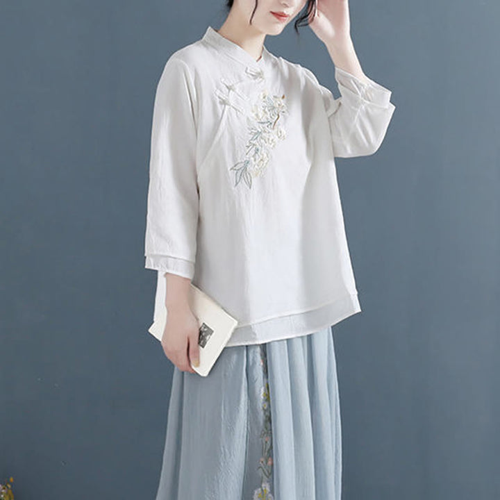 Camicia da donna in cotone e lino con collo alla coreana, maniche a tre quarti, ricamo a fiori con Buddha Stones e bottoni a rana
