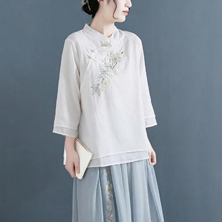 Camicia da donna in cotone e lino con collo alla coreana, maniche a tre quarti, ricamo a fiori con Buddha Stones e bottoni a rana