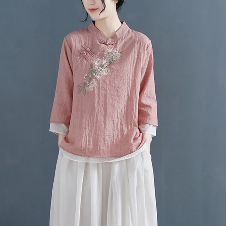 Camicia da donna in cotone e lino con collo alla coreana, maniche a tre quarti, ricamo a fiori con Buddha Stones e bottoni a rana
