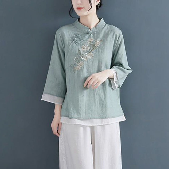 Camicia da donna in cotone e lino con collo alla coreana, maniche a tre quarti, ricamo a fiori con Buddha Stones e bottoni a rana
