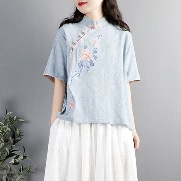 Camicia da donna in cotone e lino con collo alla coreana, bottoni a rana, manica corta, ricamo floreale estivo Buddha Stones - image 2