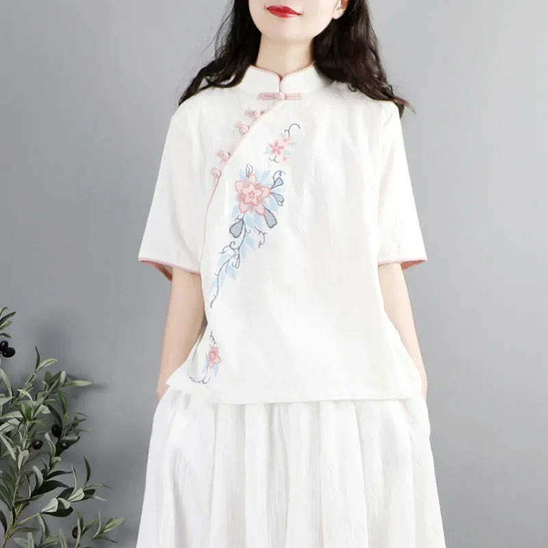 Camicia da donna in cotone e lino con collo alla coreana, bottoni a rana, manica corta, ricamo floreale estivo Buddha Stones - Nevicare - US12, UK/AU16, EU44 (3XL) - image 6