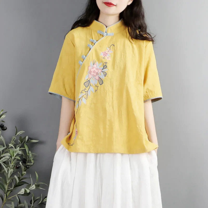 Camicia da donna in cotone e lino con collo alla coreana, bottoni a rana, manica corta, ricamo floreale estivo Buddha Stones - Giallo - US12, UK/AU16, EU44 (3XL) - image 9
