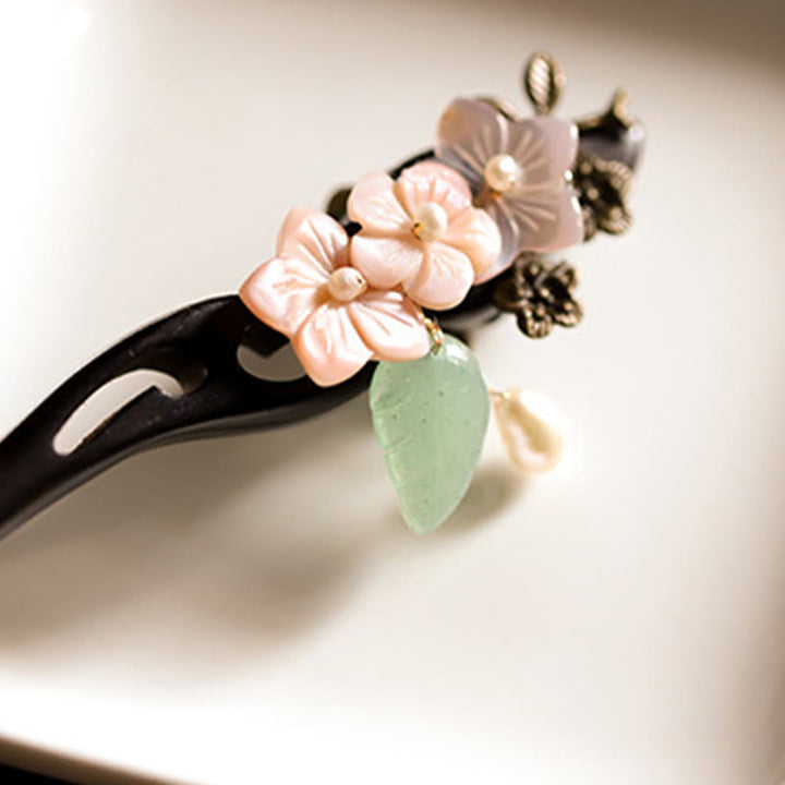 Forcina per capelli con foglie di fiori di conchiglia di ebano Buddha Stones